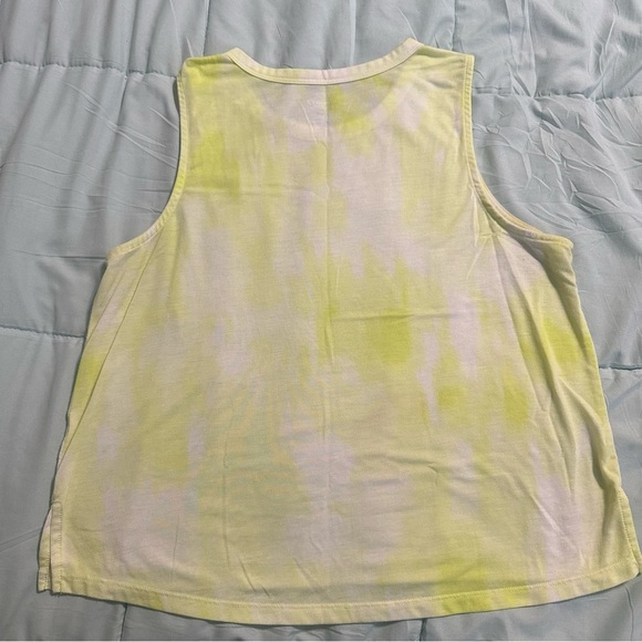 Women’s Old Navy Active Lightweight Tank Top Size Small - Picture 2 of 3